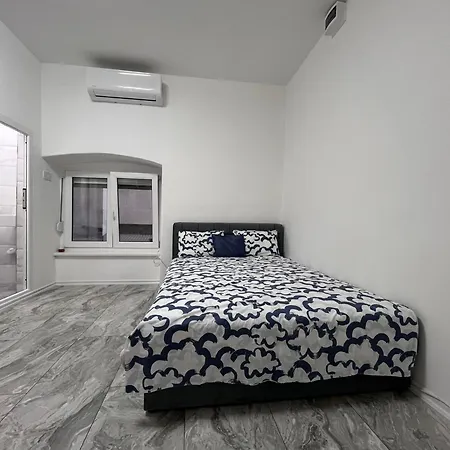 Apartment Riverscapemoments